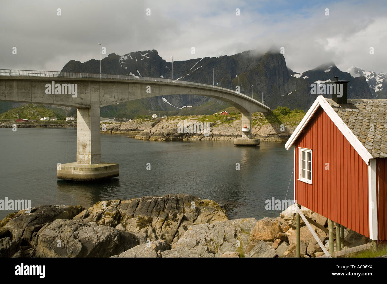 La Norvegia. Nordland. Isole Lofoten. Ponte Hamnøy Foto Stock