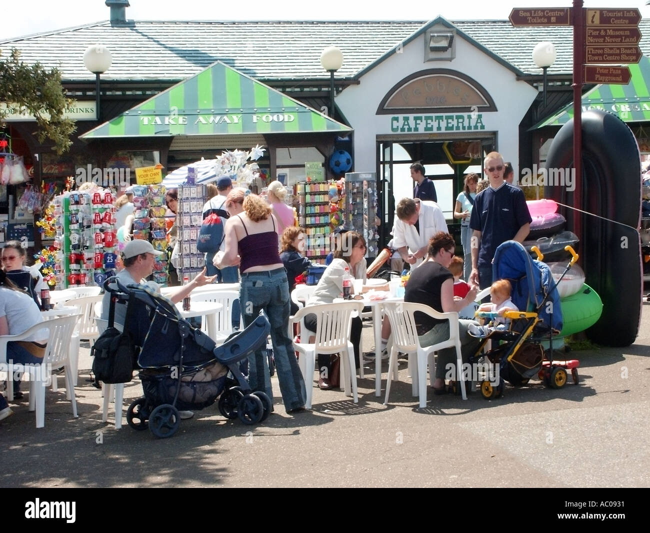 Southend on Sea seaside resort accanto al fiume Thames Estuary Eastern Esplanade lungomare caffetteria e tenere lontano i locali destinati ai prodotti alimentari Foto Stock