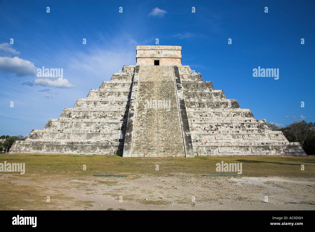 El Castillo, Piramide di Kukulkan, Chichen Itza sito archeologico, Chichen Itza, stato dello Yucatan, Messico Foto Stock