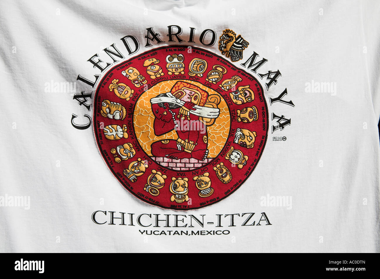 Calendario Maya Stampa su T shirt, Chichen Itza sito archeologico, Chichen Itza, stato dello Yucatan, Messico Foto Stock