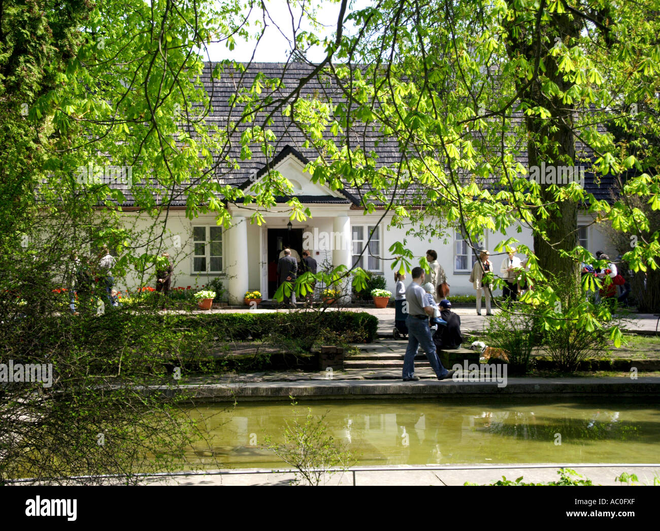 Persone in Zelazowa Wola, Frederic Chopin's Birthplace, Polonia Foto Stock