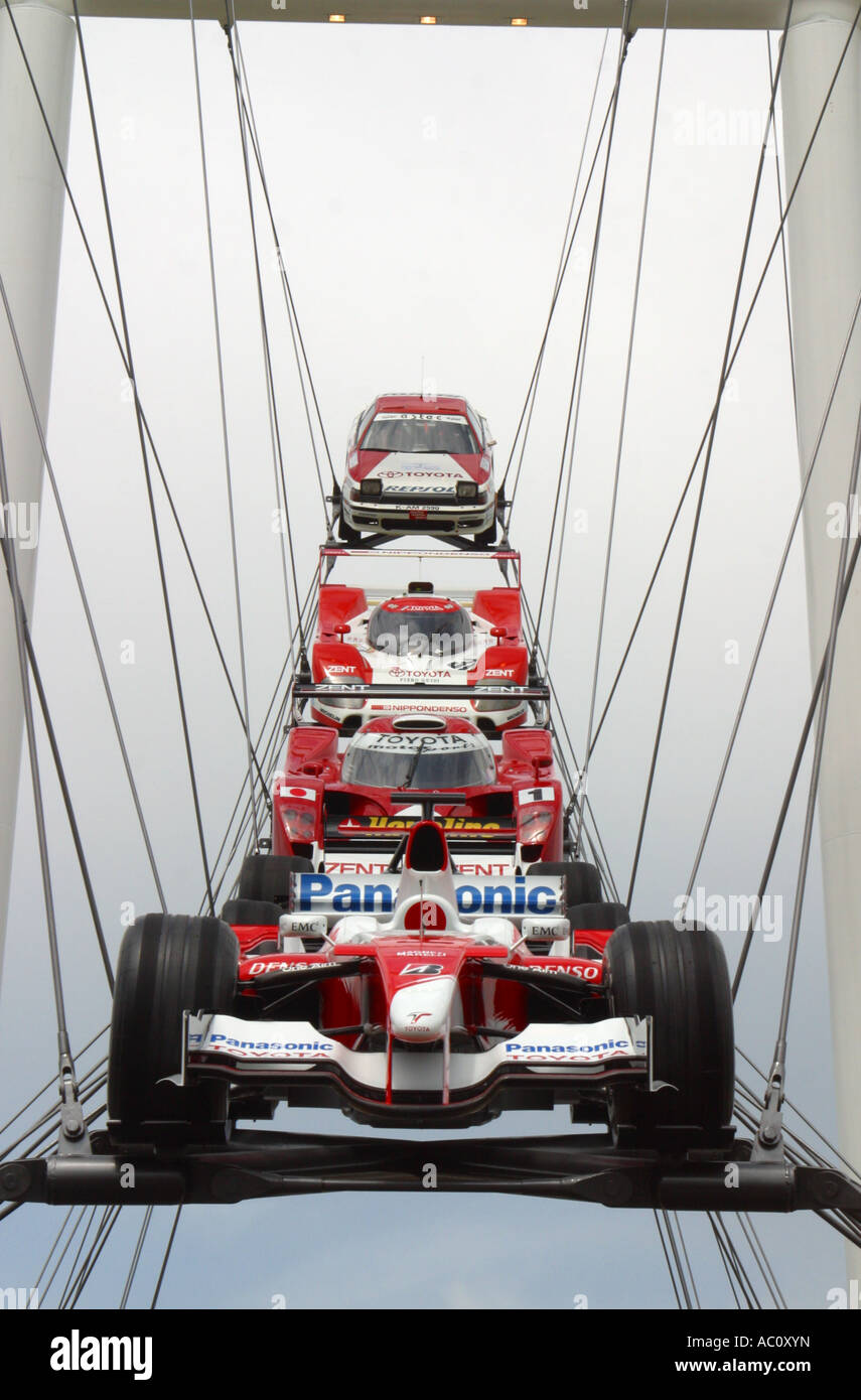 La scultura celebra settantesimo anniversario della Toyota al di fuori di Goodwood House a Goodwood Festival della velocità 2007 Foto Stock