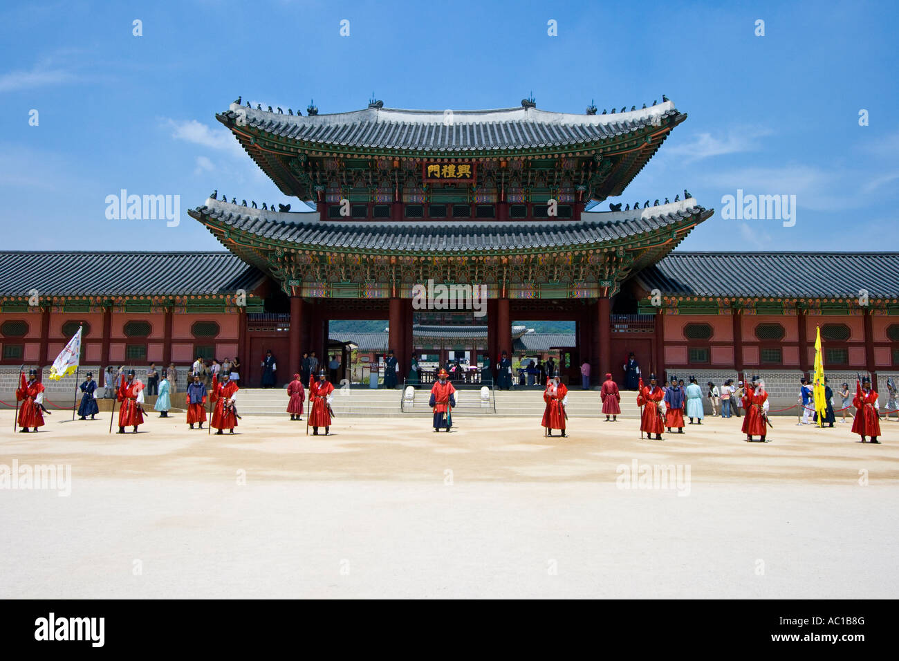 Il cerimoniale Royal Guard Gyeongbokgung Palace Seoul COREA DEL SUD Foto Stock