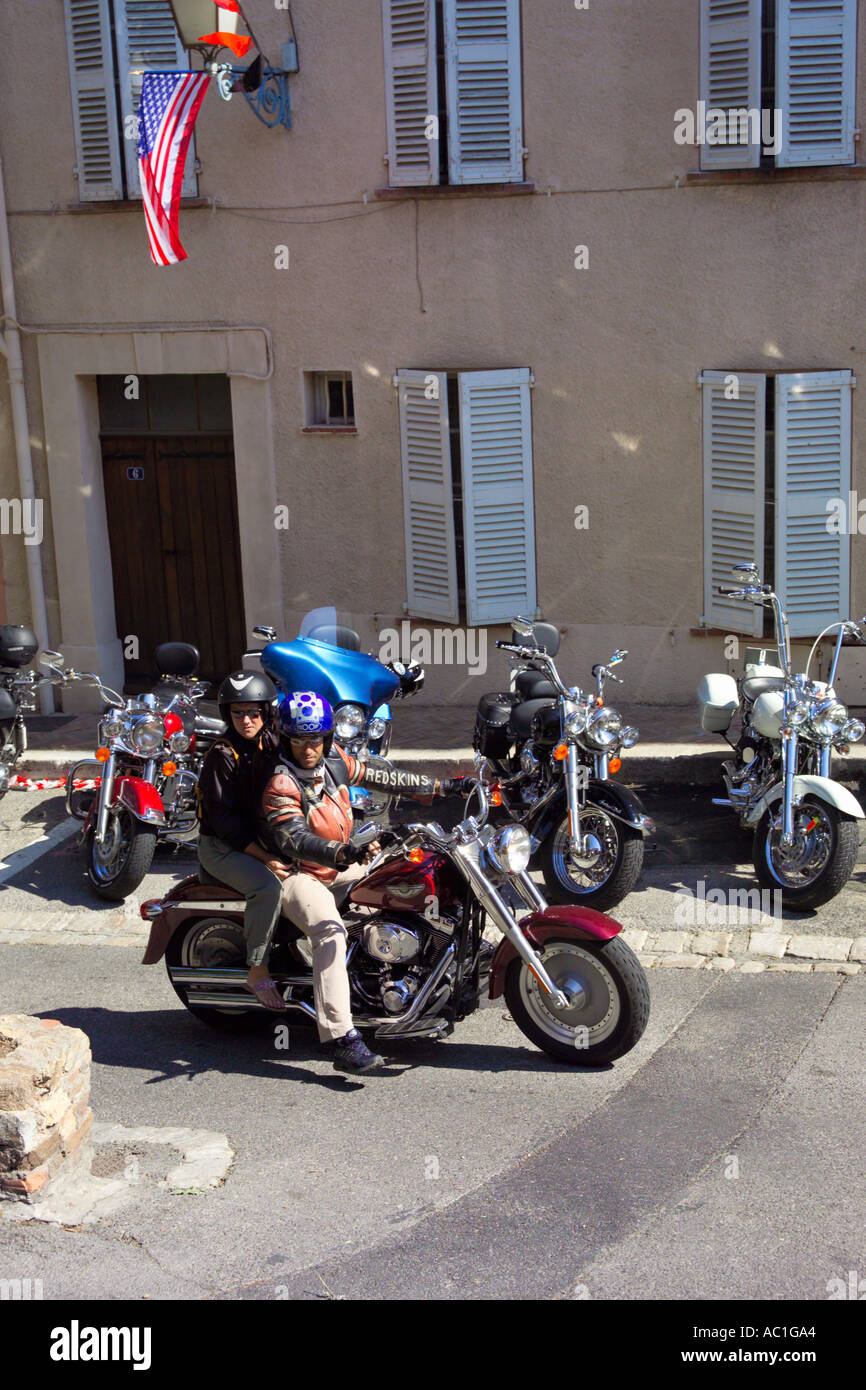 Harley Davidson Moto presso la cittadina francese di Grimaud vicino a St Tropez Francia Foto Stock