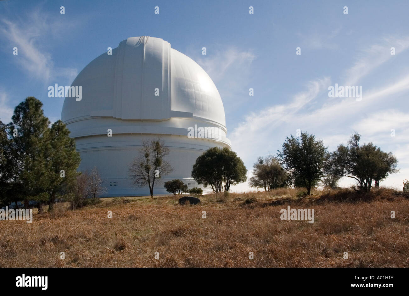 Il telescopio Hale all'osservatorio di Mount Palomar in California Foto  stock - Alamy