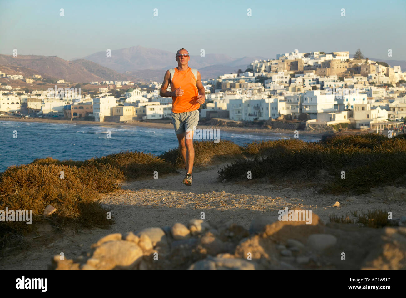 La Grecia, Naxos, jogging sulla costa Foto Stock