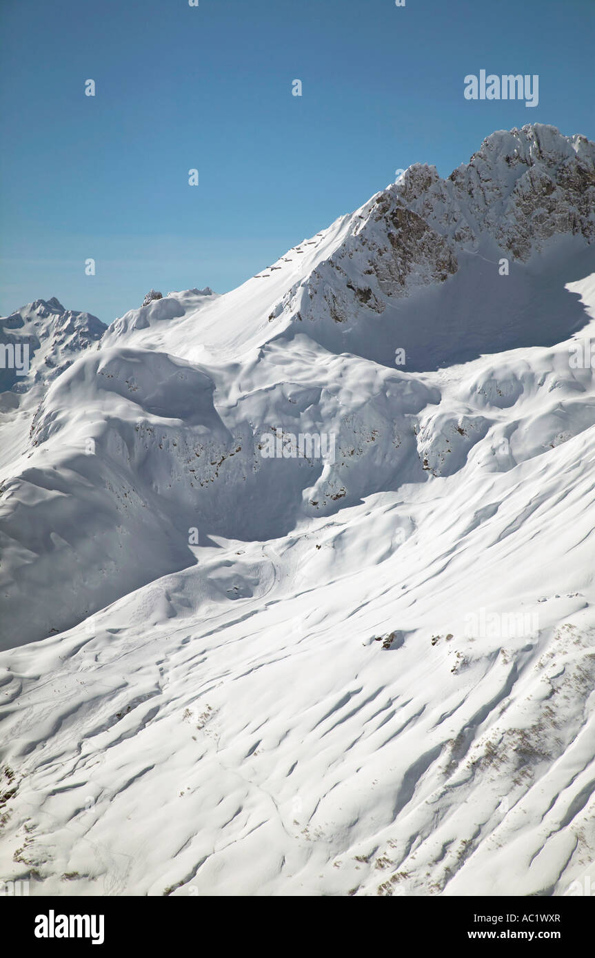 Austria Vorarlberg Lech, montagne coperte di neve Foto Stock