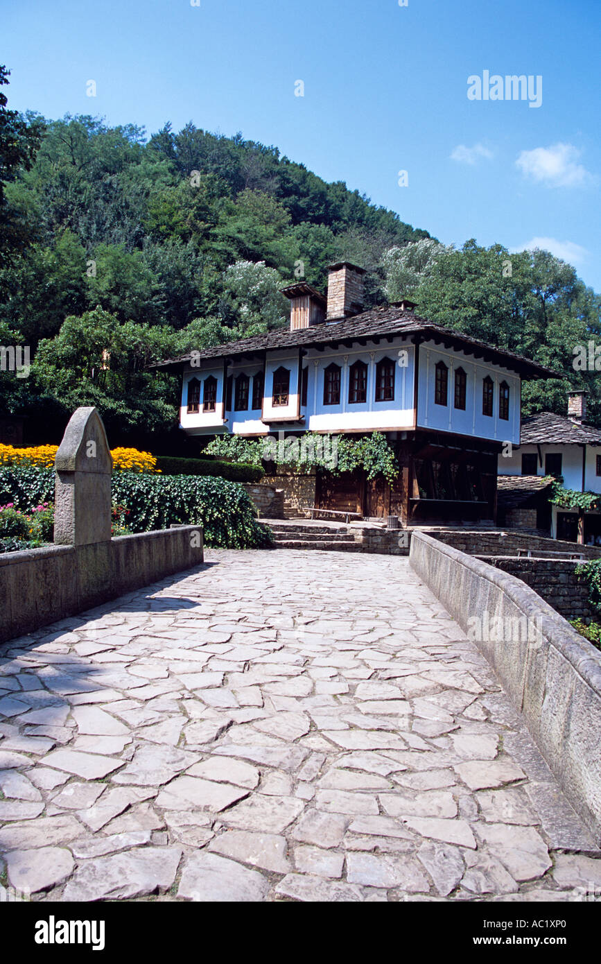 Etnografico Etara Outdoor Village Museum, Etara, vicino a Gabrovo, Bulgaria. Edificio e bridge Foto Stock