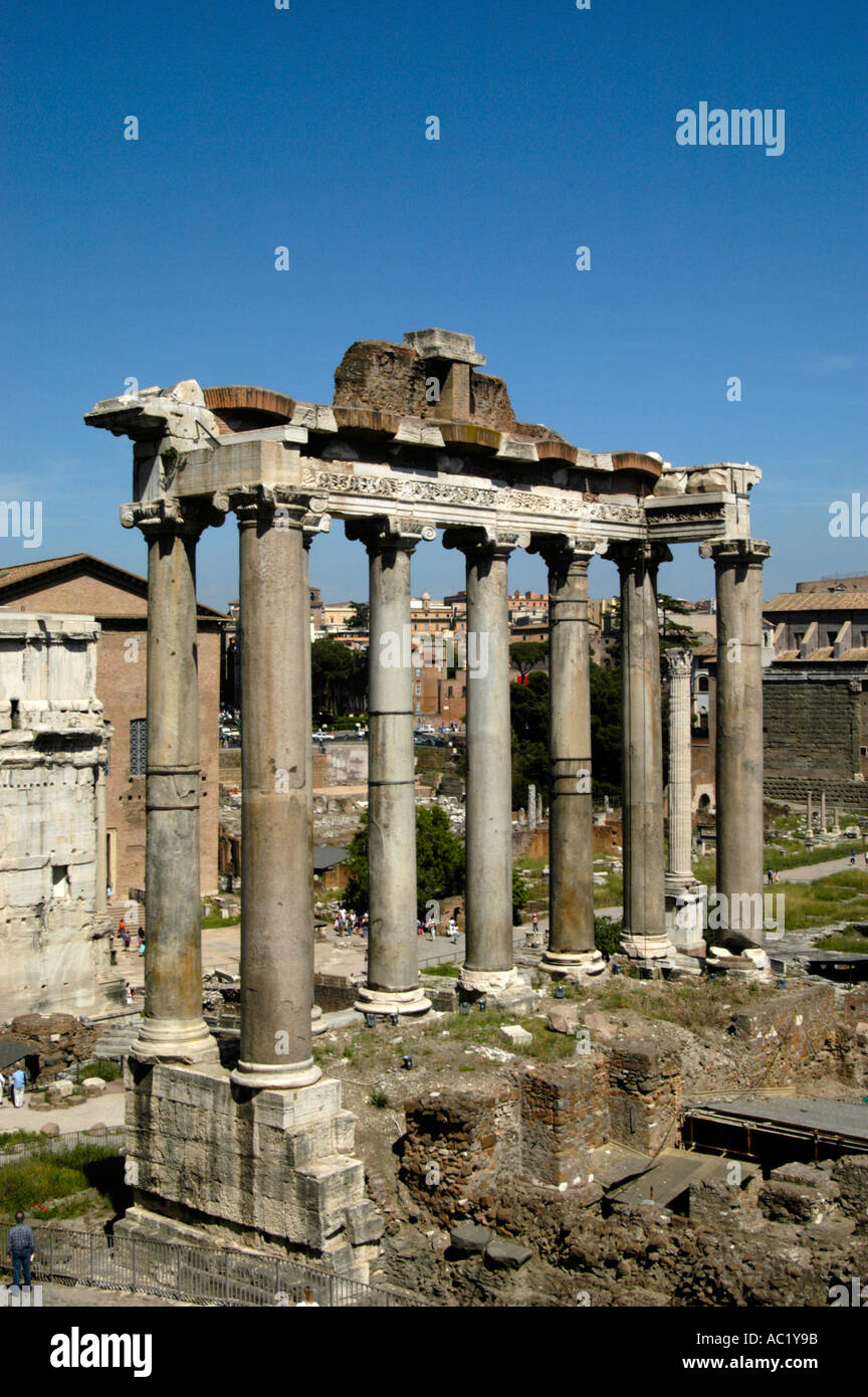 Il Tempio di Saturno nel Foro Romano Roma Italia Foto Stock