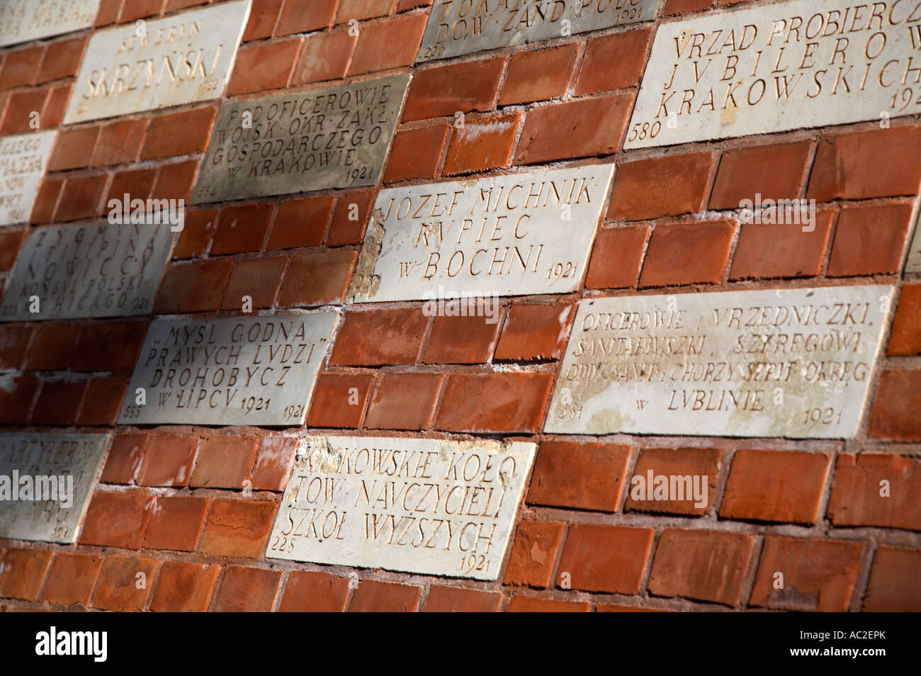 Sponsor commemorativa placche sepolto nella parete del castello di Wawel Cracovia Foto Stock