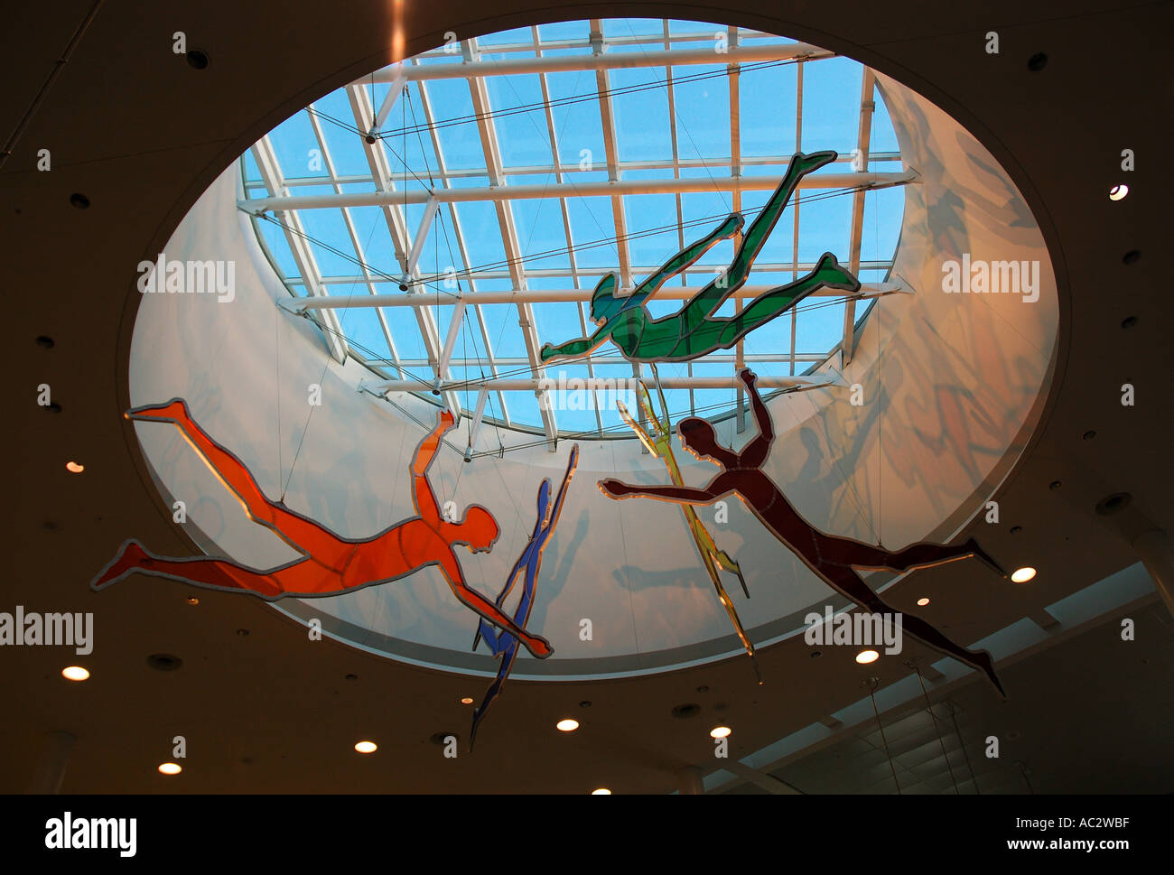 Flying persone scultura all'Aeroporto Internazionale Pearson Foto Stock