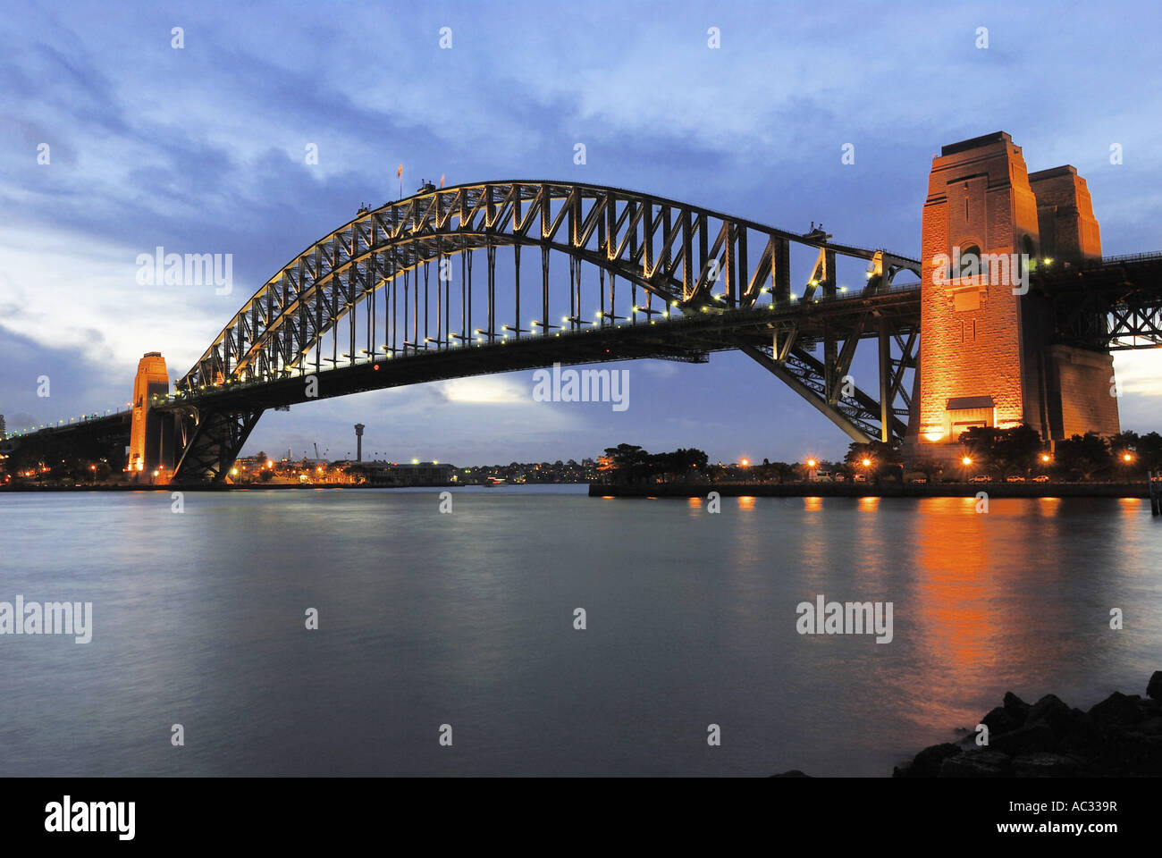 Harbour Bridge al tramonto, più ampia di lunga span bridge nel mondo, Australia, Nuovo Galles del Sud di Sydney Foto Stock