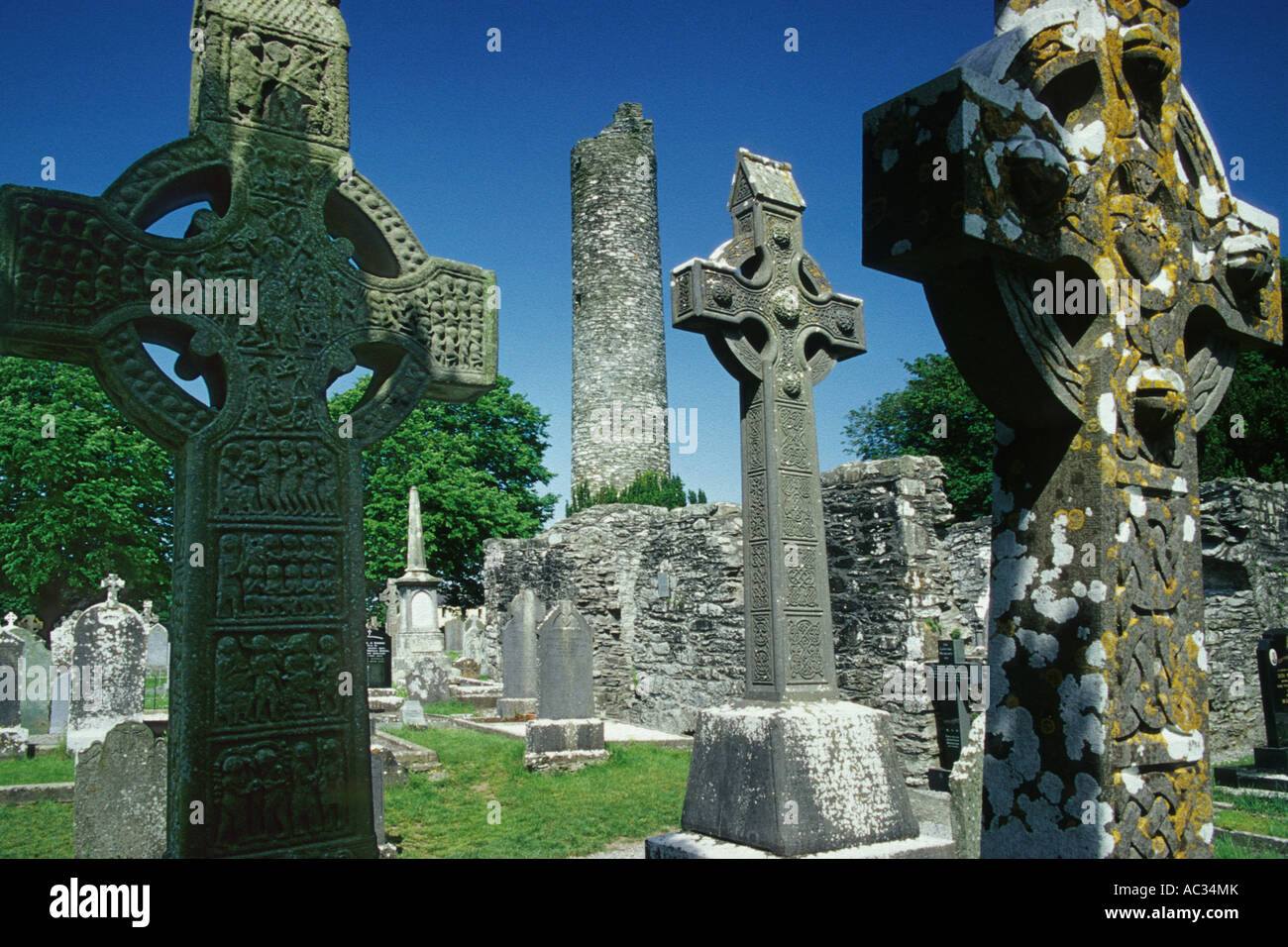 Il cimitero del convento Monasterboise, Irlanda Foto Stock