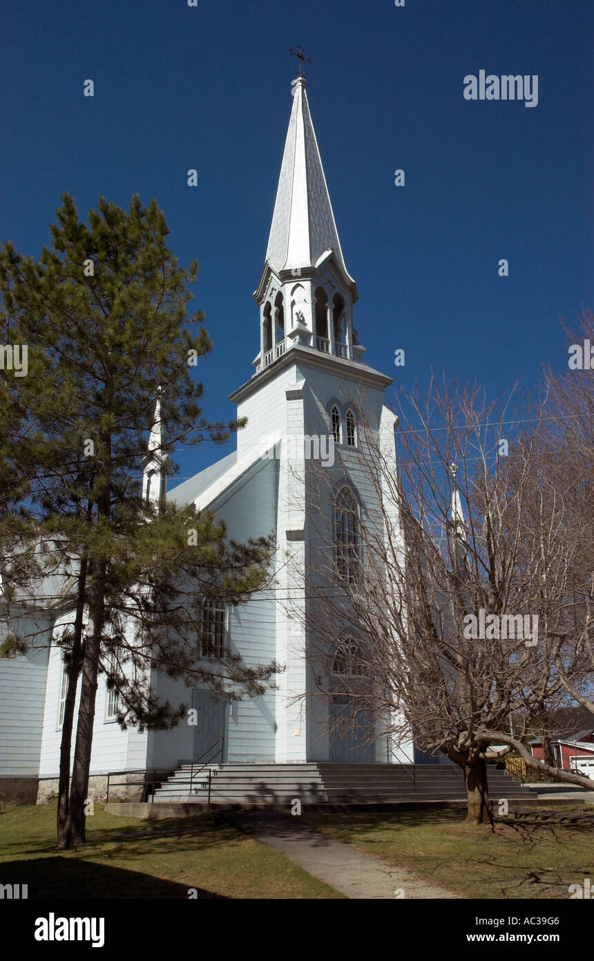 La chiesa in un affascinante villaggio di Marbleton in Eastern Townships del Québec Foto Stock