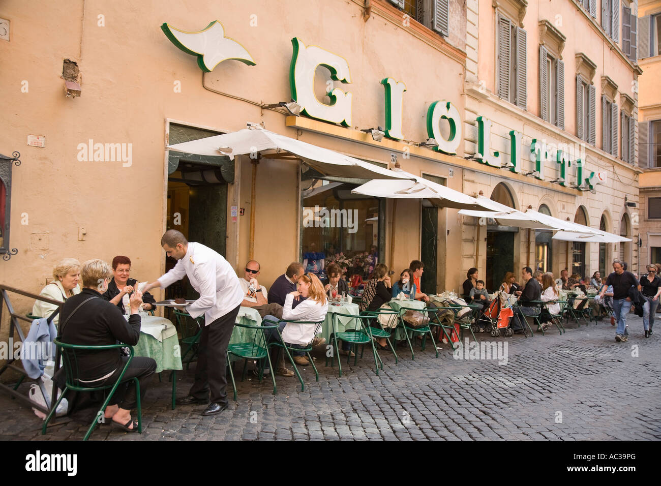 Giolittis gelato e pasticceria bar di Via Uffici del Vicario a Roma Italia  Foto stock - Alamy