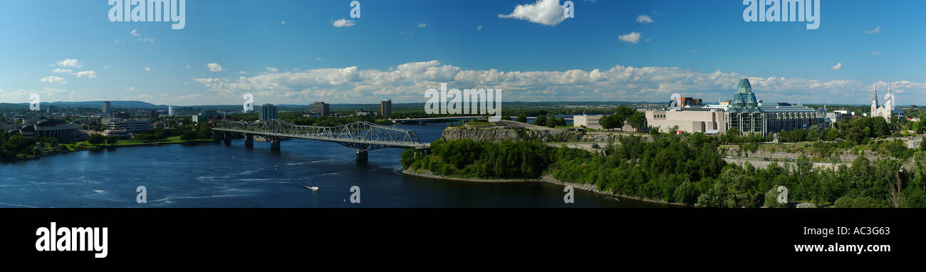 Ampio Panorama dello scafo e il fiume Ottawa a Rideau Canal si blocca Foto Stock