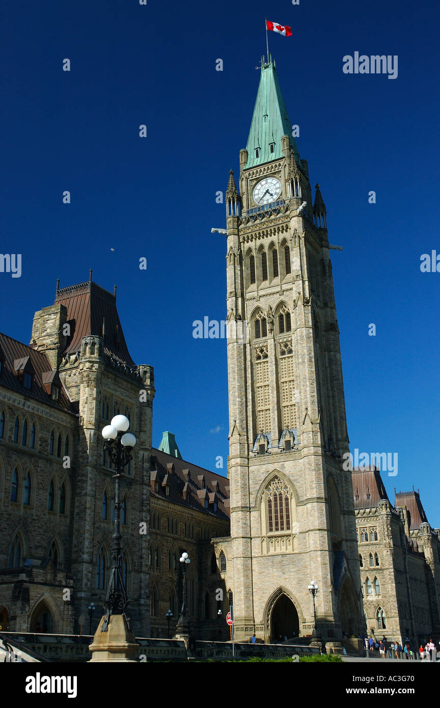 Il blocco centrale del palazzo del Parlamento con la pace campanile e orologio Ottawa Capitale Nazionale Foto Stock