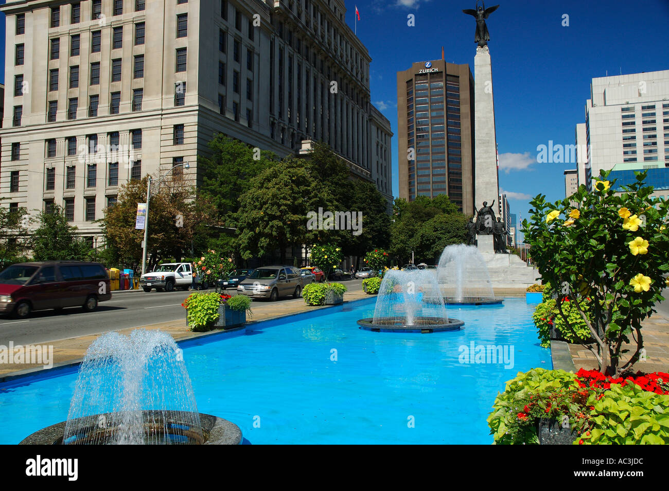 Università di Toronto Avenue Fontana paesaggio in estate Foto Stock