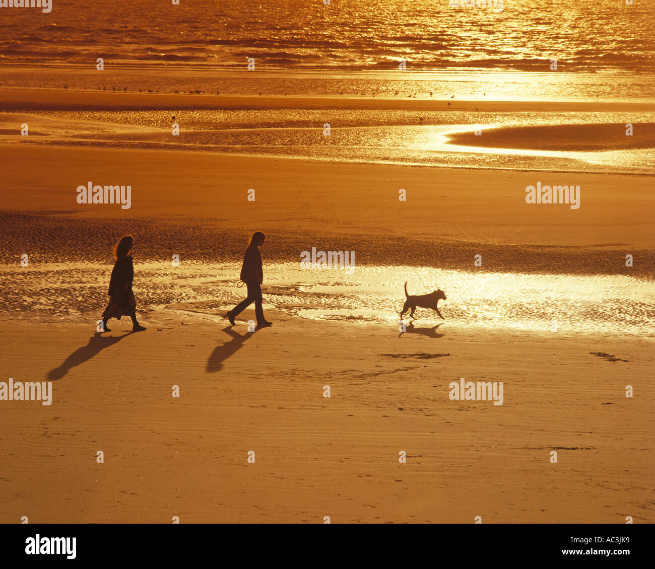 GB - LANCASHIRE: Passeggiata serale lungo la spiaggia di Blackpool Foto Stock