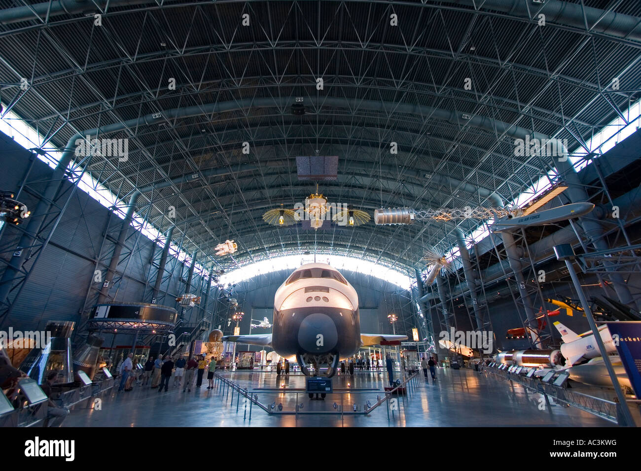 Lo space shuttle Enterprise presso lo Smithsonian, il Museo Nazionale dell'aria e dello spazio di Steven F. Udvar-Hazy Center. Foto Stock