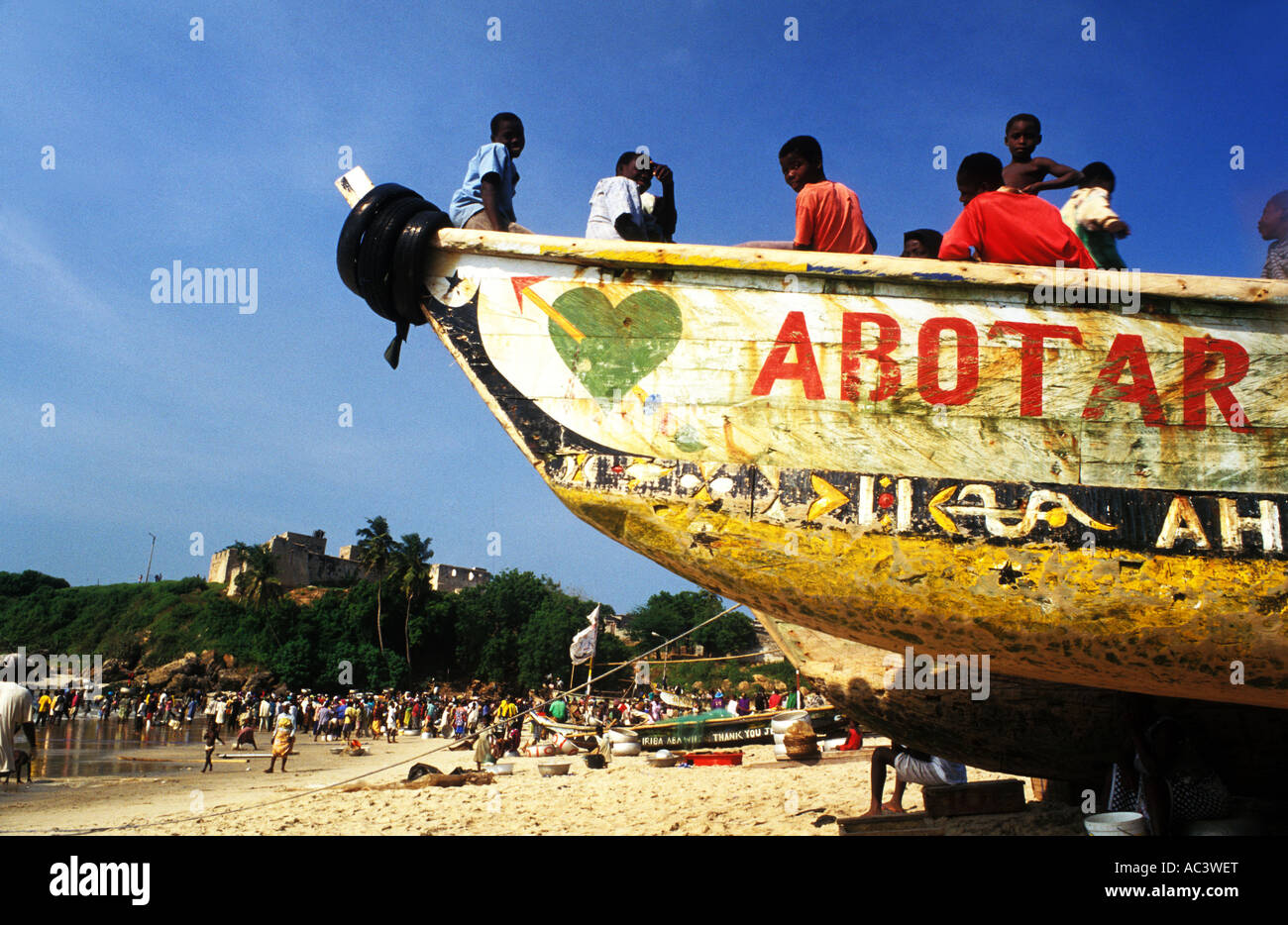 Barca da pesca a senya beraku, Ghana Foto Stock