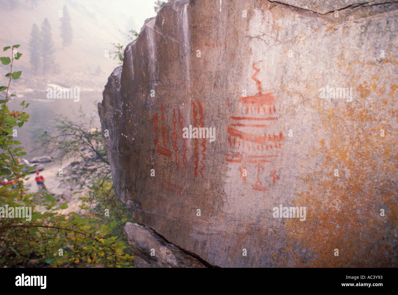 Indian pittogrammi sulla forcella centrale del fiume di salmoni Idaho Foto Stock