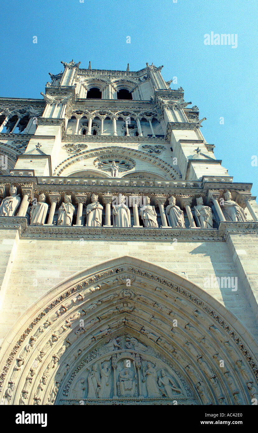La cattedrale di Notre Dame West Tower Parigi Francia Foto Stock