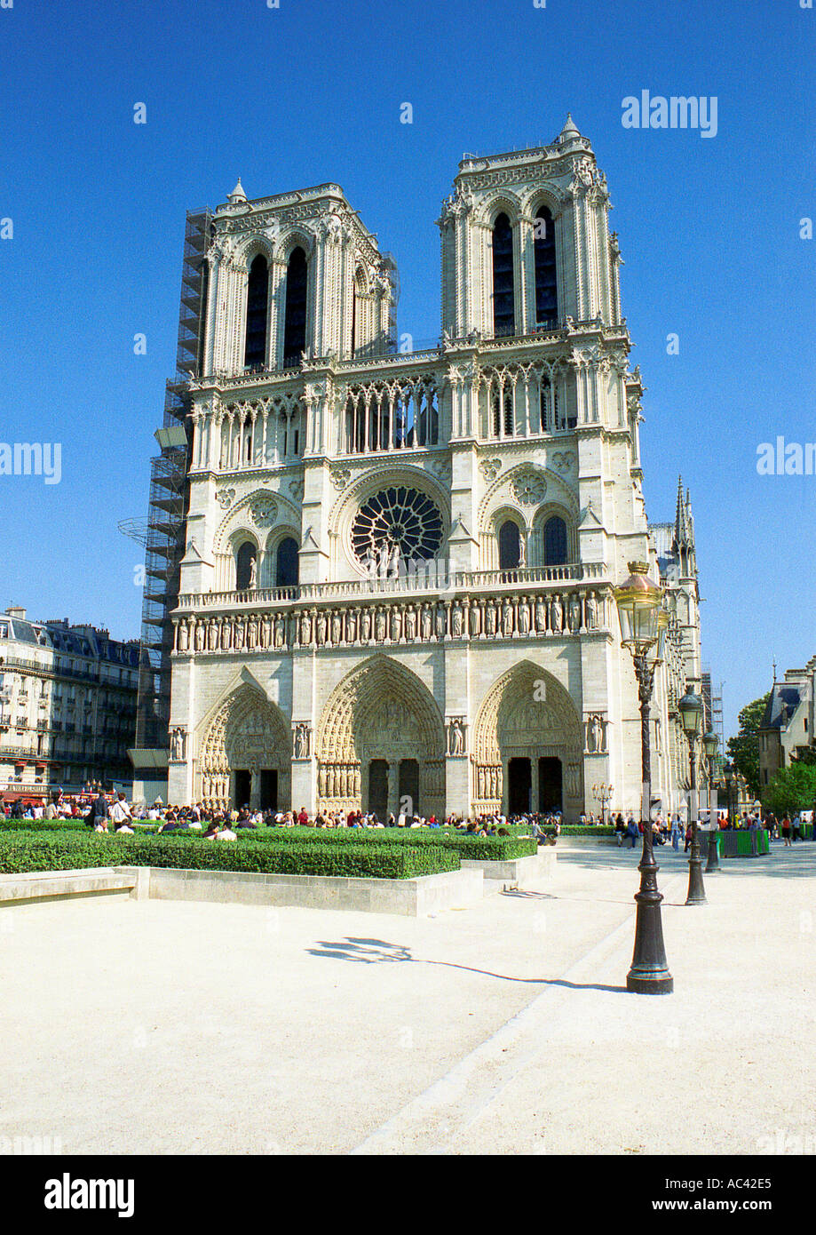 La cattedrale di Notre Dame West Tower e ingresso a Parigi Foto Stock