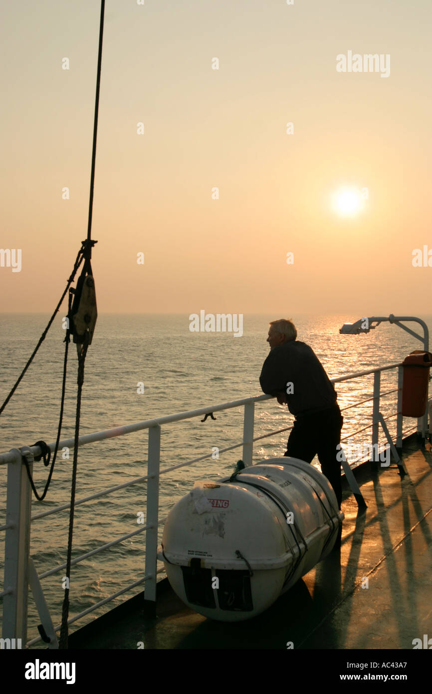 P&O North Sea Ferry al tramonto sullo scafo (UK) per Zeebrugge (Belgio) rotta Foto Stock