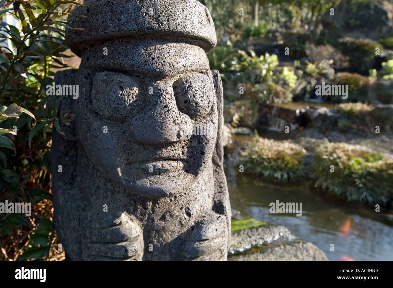 Un Harubang, o pietra nonno, in Corea del Sud dell'isola di Jeju. Foto Stock