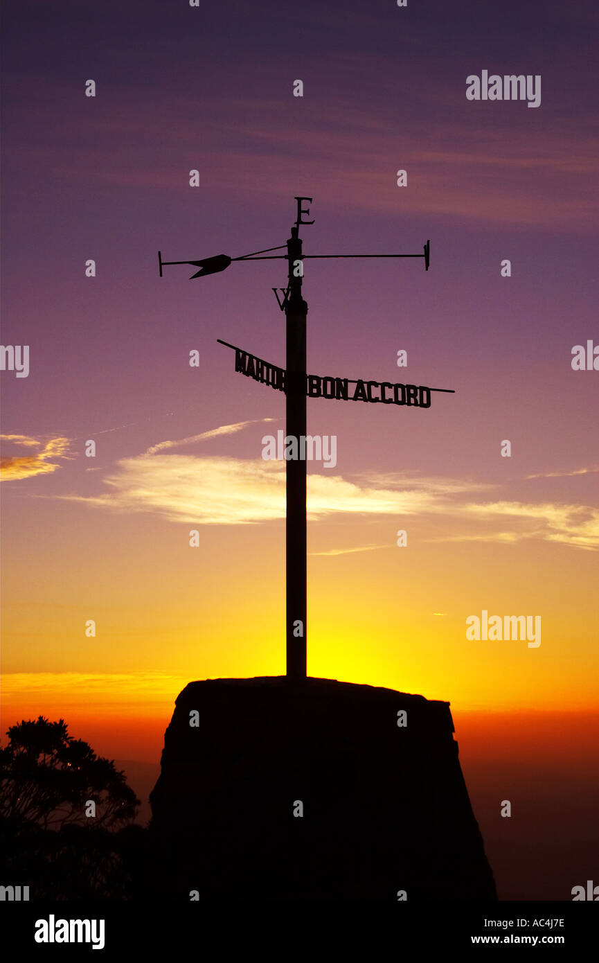 Compass Post al tramonto Mt Hotham Victoria Australia Foto Stock