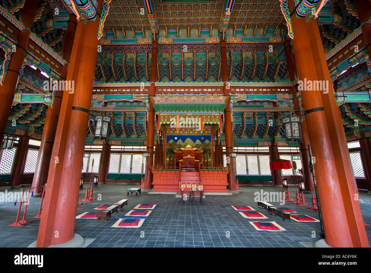 Il Palazzo Gyeongbokgung Geunjeongjeon Pavilion sala del trono e la Sala delle Udienze Seoul COREA DEL SUD Foto Stock