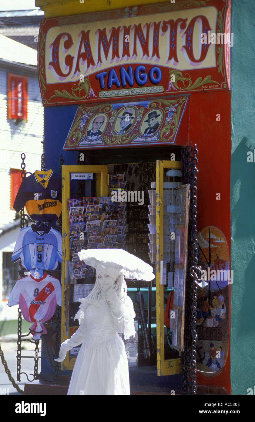 Tutto bianco performance artista dell'immigrato italiano quartiere di La Boca BUENOS AIRES ARGENTINA Foto Stock