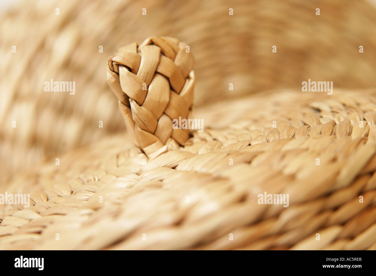 Immagine astratta di paglia tessuta cesti e loro coperchi Foto Stock