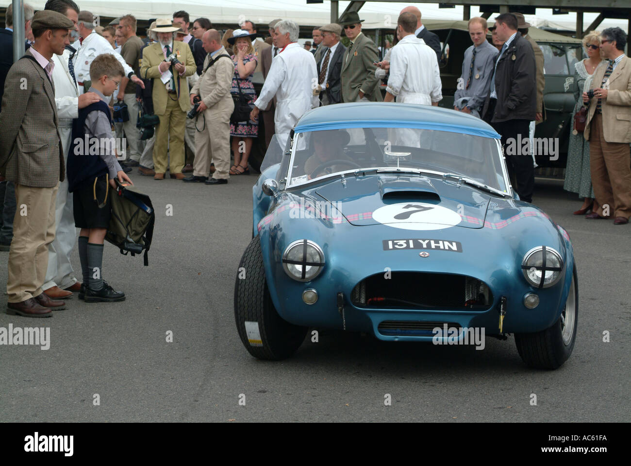 AC Cobra Auto sportiva a Goodwood Motor Racing Meeting 2003 West Sussex England Regno Unito Regno Unito Foto Stock