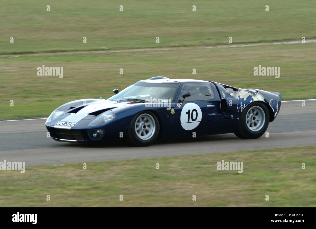 La Ford GT40 Auto sportiva a Goodwood Motor Racing Meeting 2003 West Sussex England Regno Unito Regno Unito Foto Stock