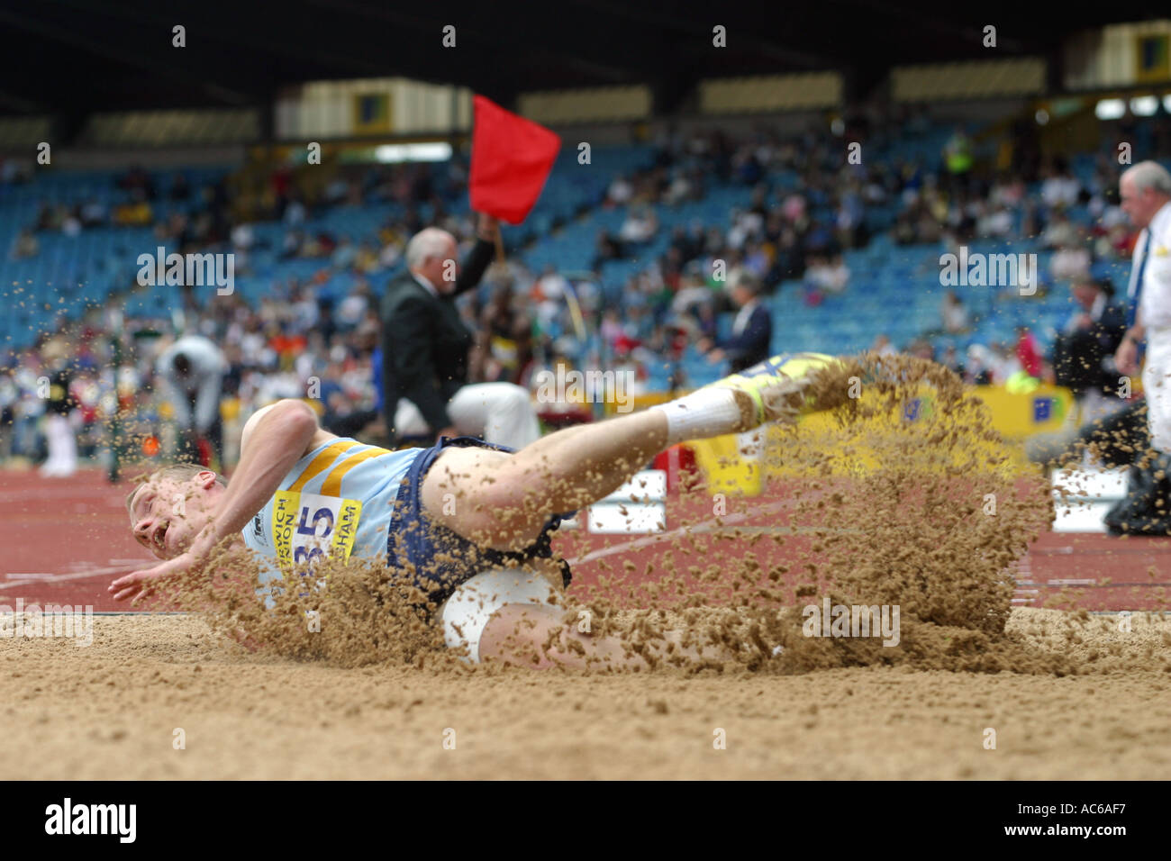 Martin Rossiter si schianta al suolo nel salto triplo Norwich Union mondo Prove e campionati AAA Foto Stock