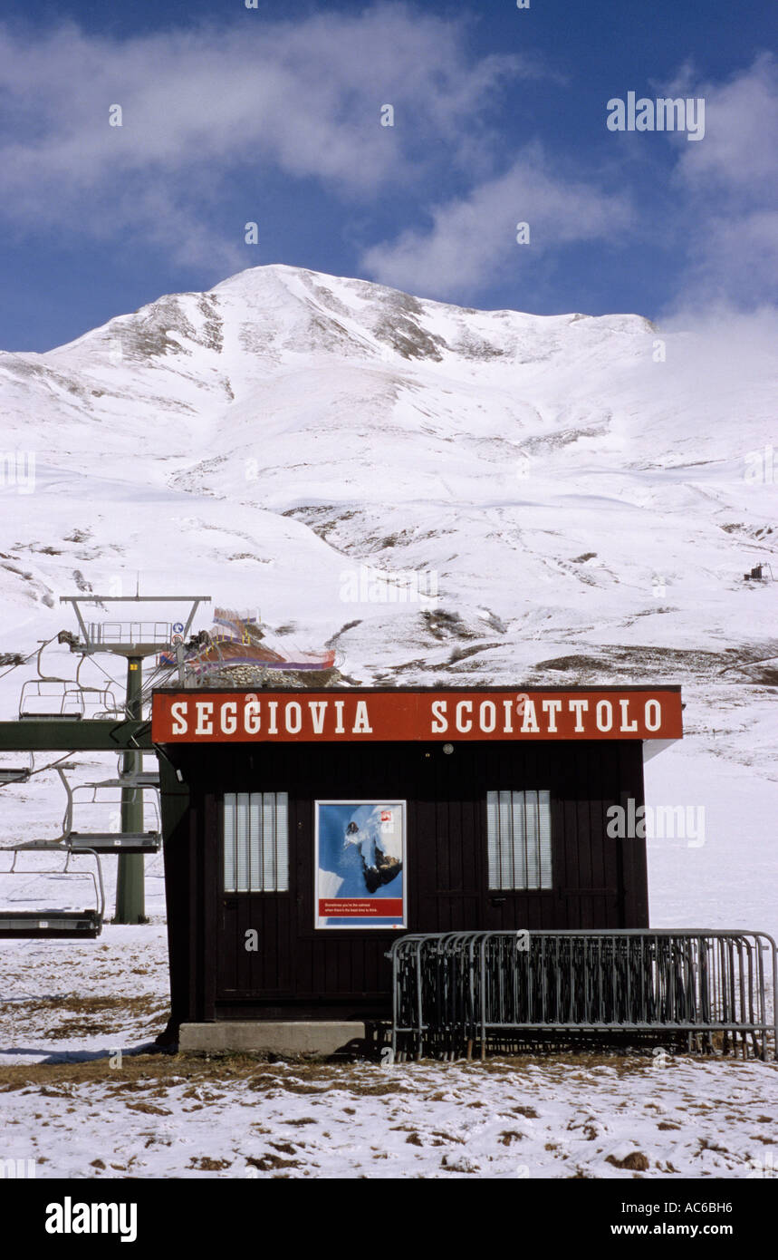Impianti di risalita dalla stazione di Passo del Tonale Alpi Italiane lombardia italia Foto Stock