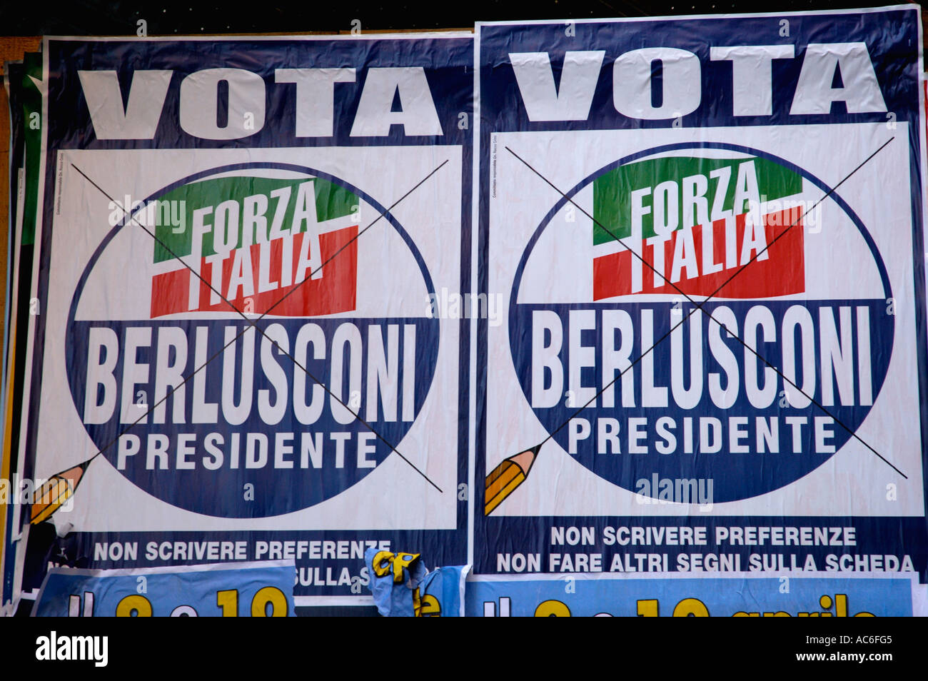 Italiano manifesti elettorali Foto stock - Alamy