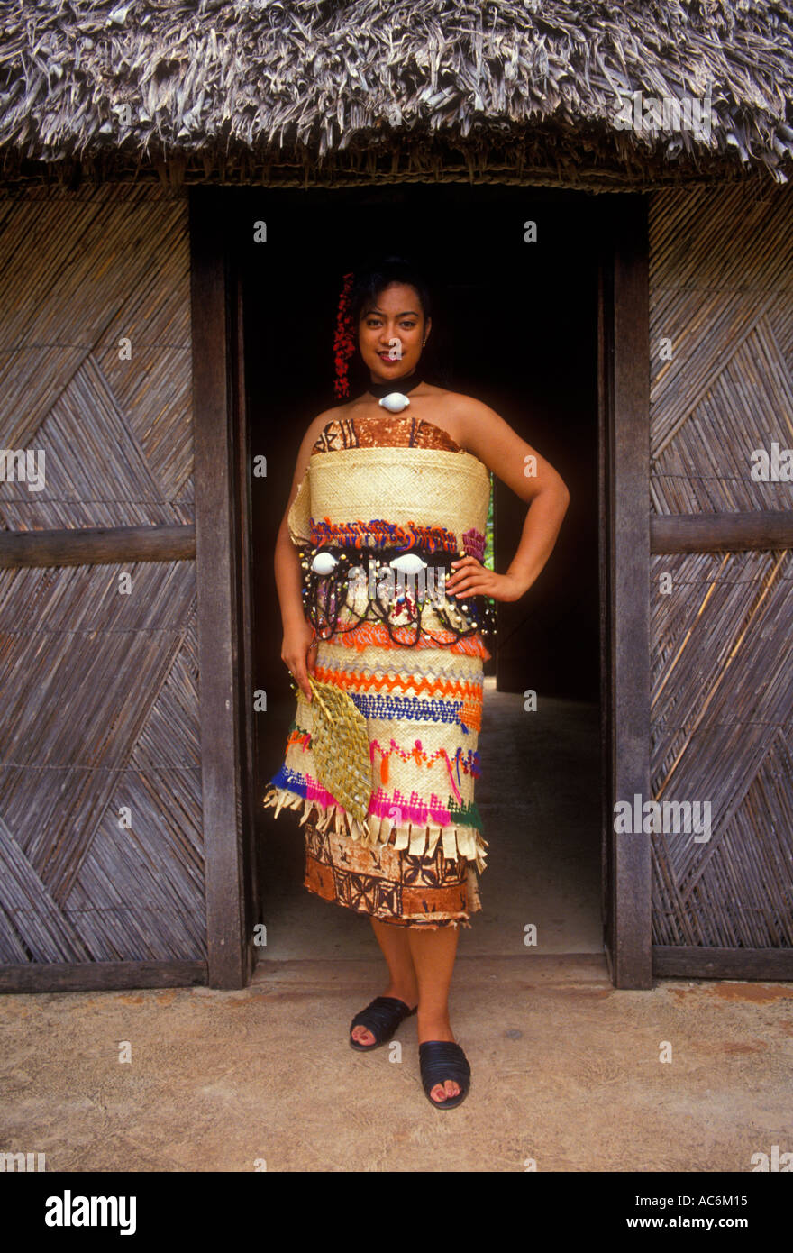 Donna Tongan, Tongan, donna abiti da sposa, Tongan village, il Centro Culturale Polinesiano, Laie, Oahu, Oahu Island, Hawaii Foto Stock