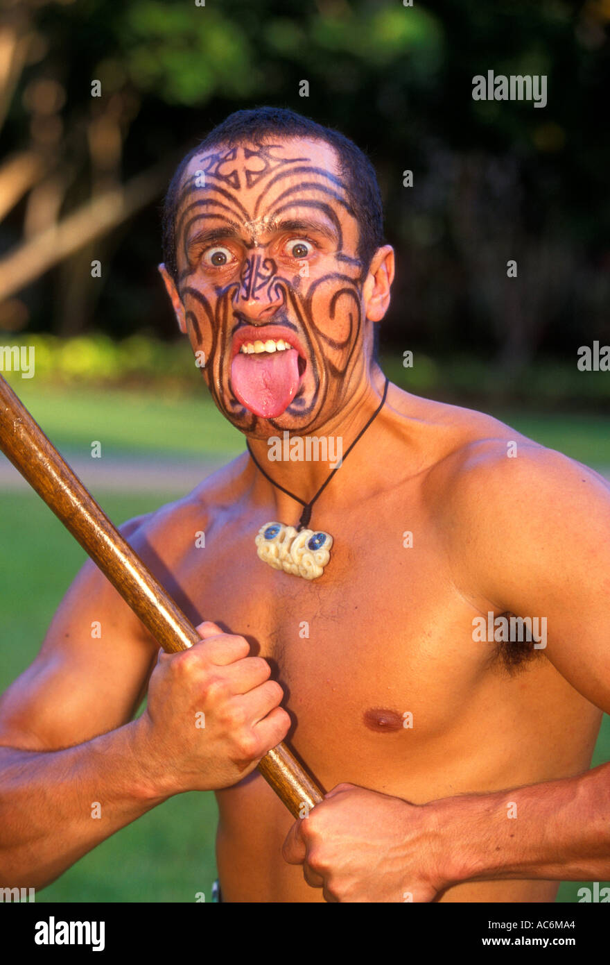 Uomo Maori, studente, guida, villaggio Maori, Centro Culturale Polinesiano, Laie, Oahu Island, Hawaii, Stati Uniti, signor Foto Stock