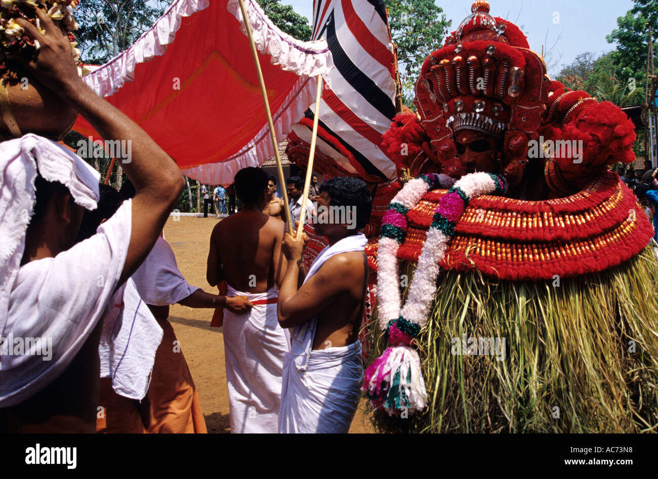 GODMEN- THEYYAM, la danza rituale del Malabar, KANNUR Foto Stock