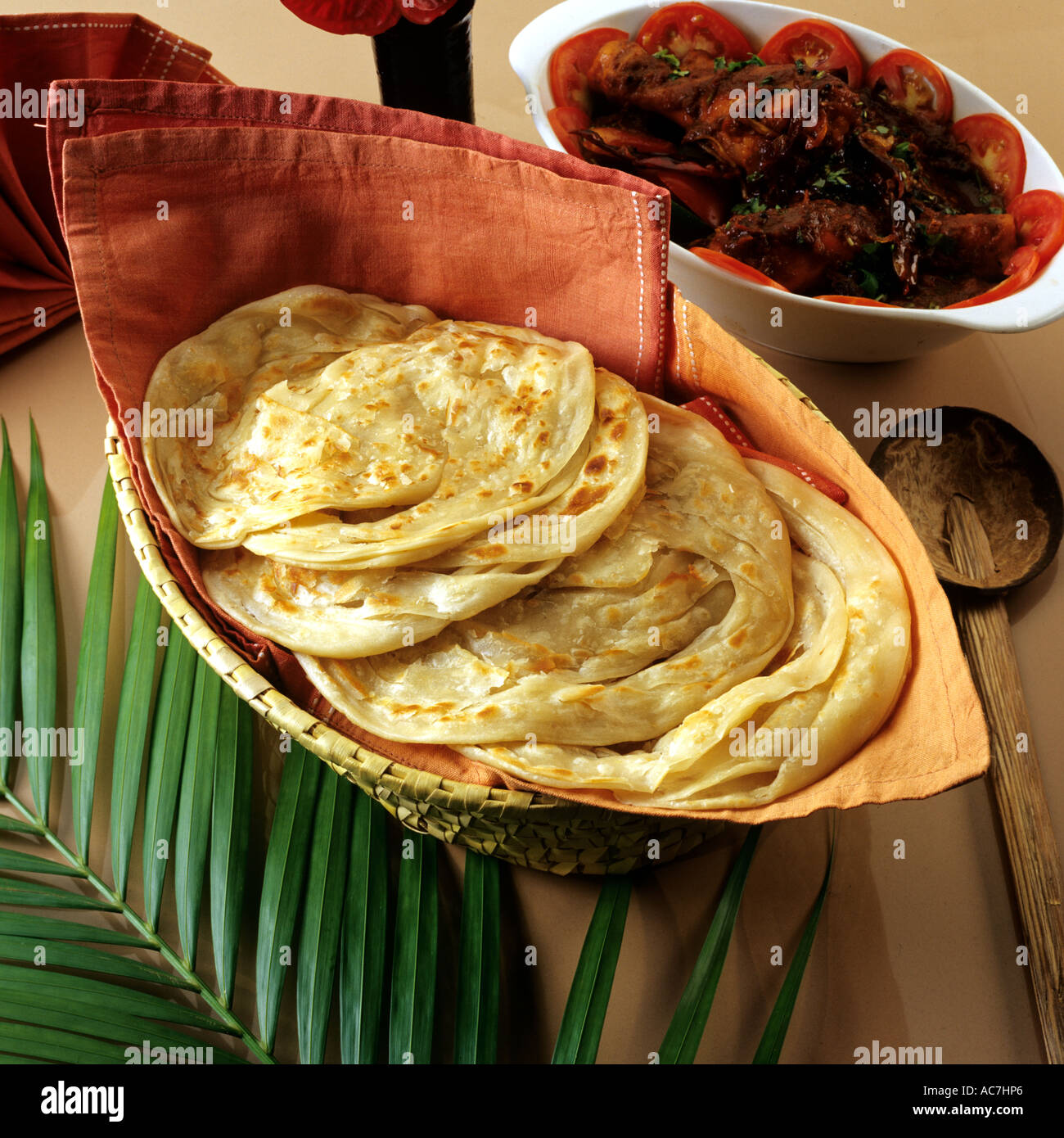 POROTTA (chiamato anche BAROTTA) con pollo fritto stile KERALA Foto Stock