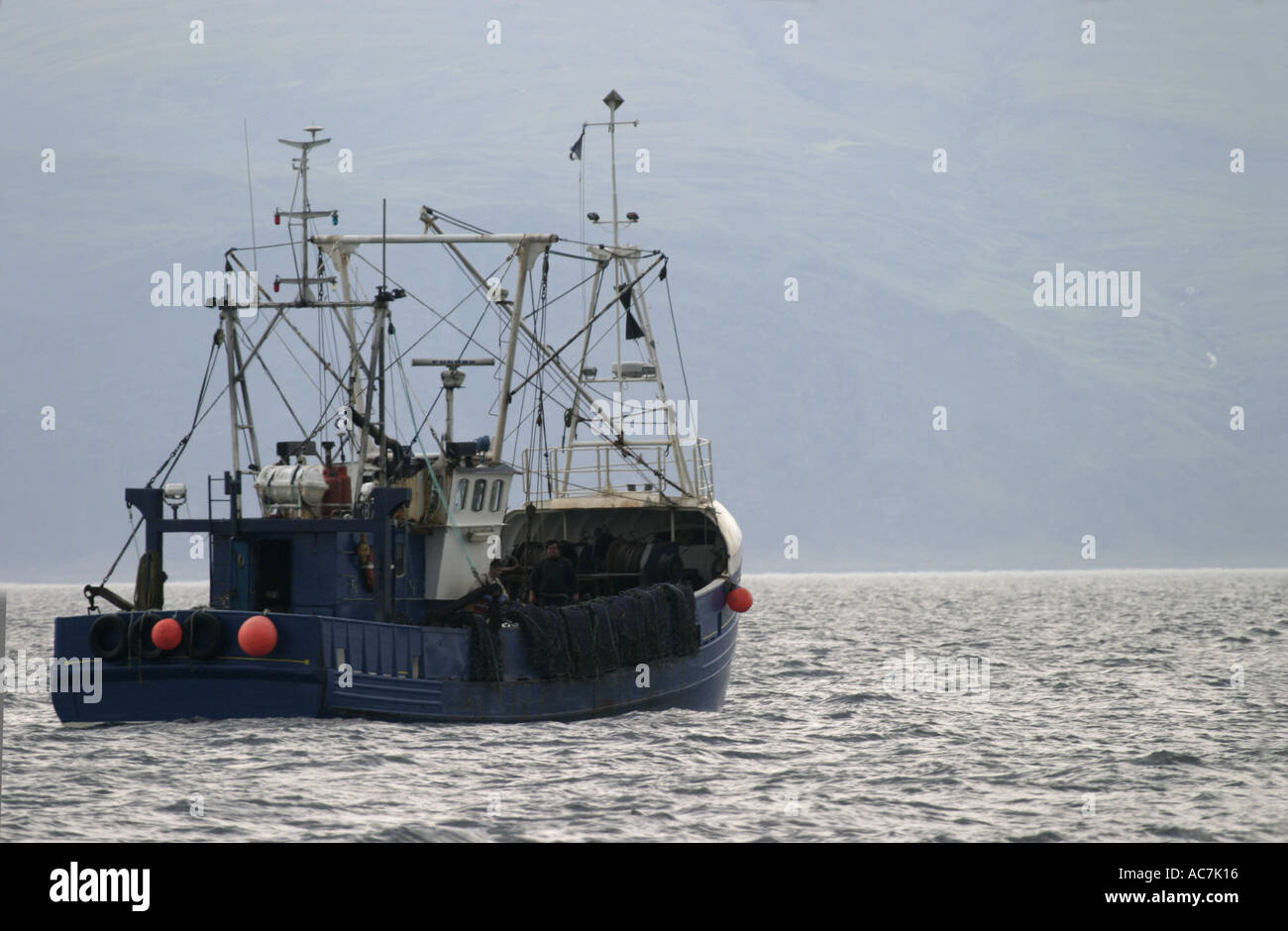 Una dentellatura delle draghe operanti nel Firth of Lorne al largo della costa occidentale della Scozia Foto Stock