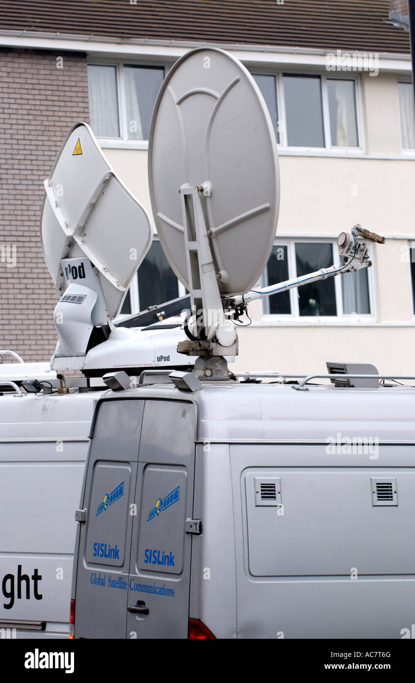 Televisione satellitare camion a news evento in Rhondda Valley South Wales UK Foto Stock