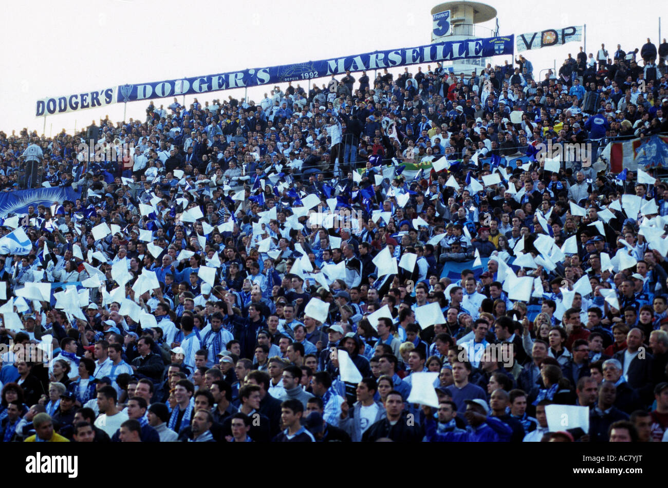 I sostenitori di Olympique Marsiglia allo Stade Velodrome, Marsiglia, Francia. Foto Stock