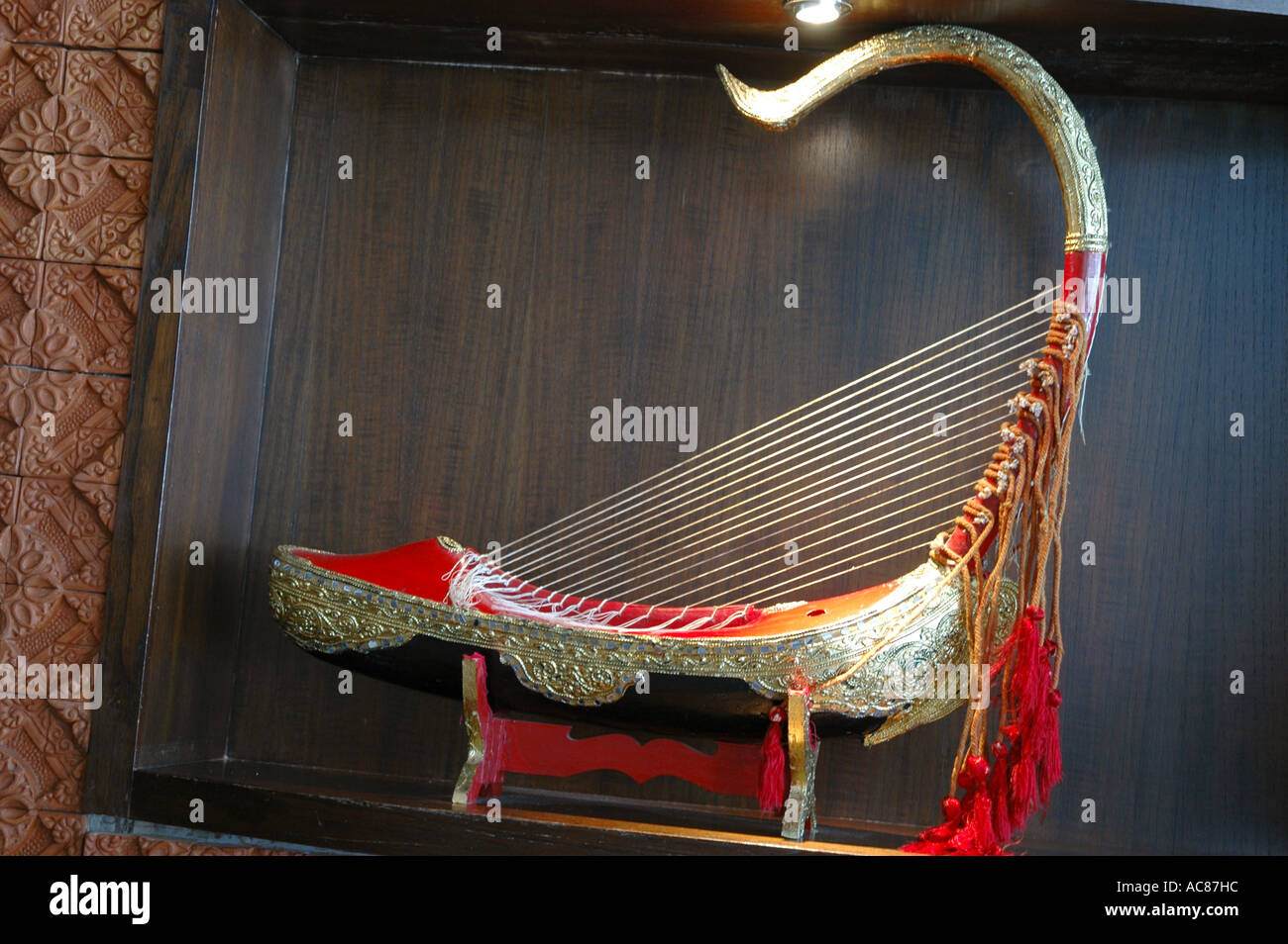 Modello In Miniatura Di Arpa In Legno Con Custodia E Supporto – Replica Ornamentale Per Musicisti – Regalo Natale E Compleanno – 14x8.5x4.5 Cm