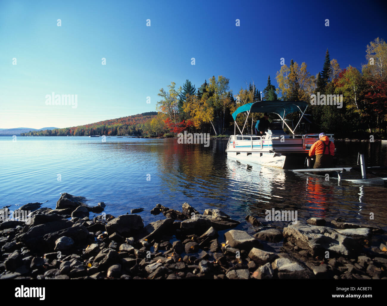 Lago con barca estate indiana Rangeley lakes Maine USA Foto Stock