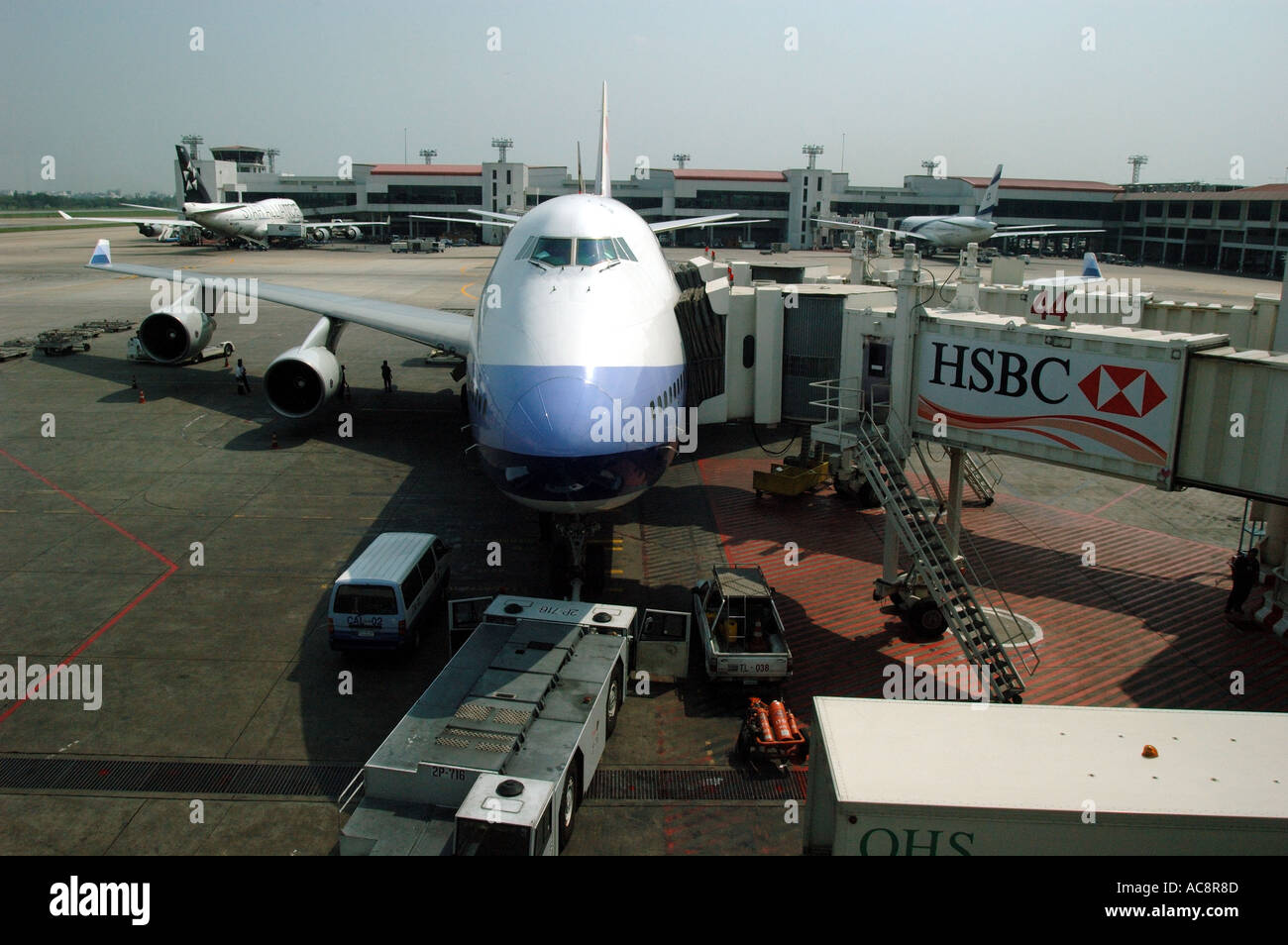 China Airlines caricamento all'Aeroporto Internazionale di Don Muang Bangkok in Thailandia Foto Stock