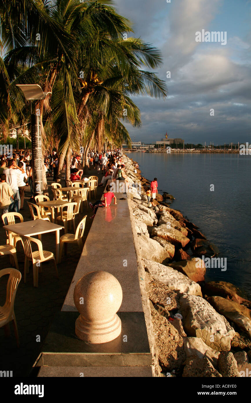 Bay a piedi Roxas Boulevard a Baia di Manila Foto Stock